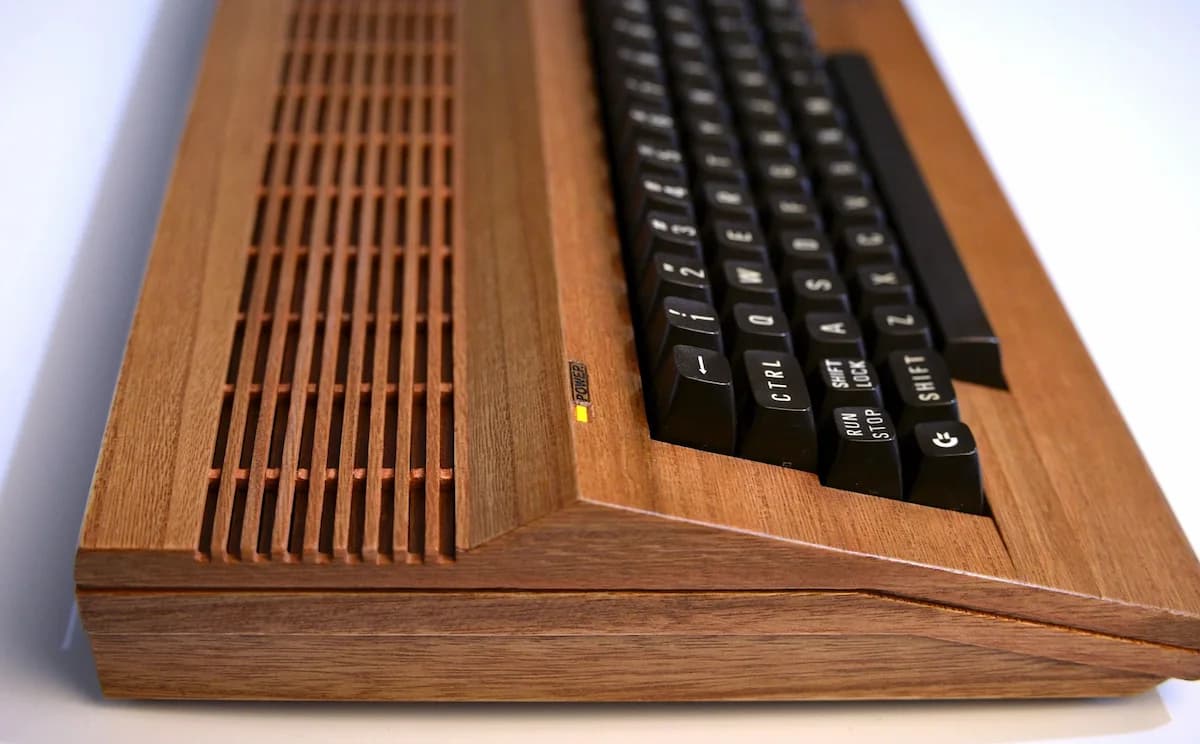 Wooden C64 case, side view showing the wood grain and finish