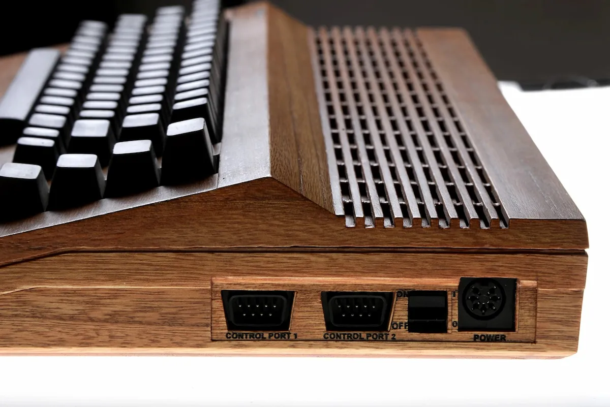 Wooden C64 case, rear panel with ports and connectors