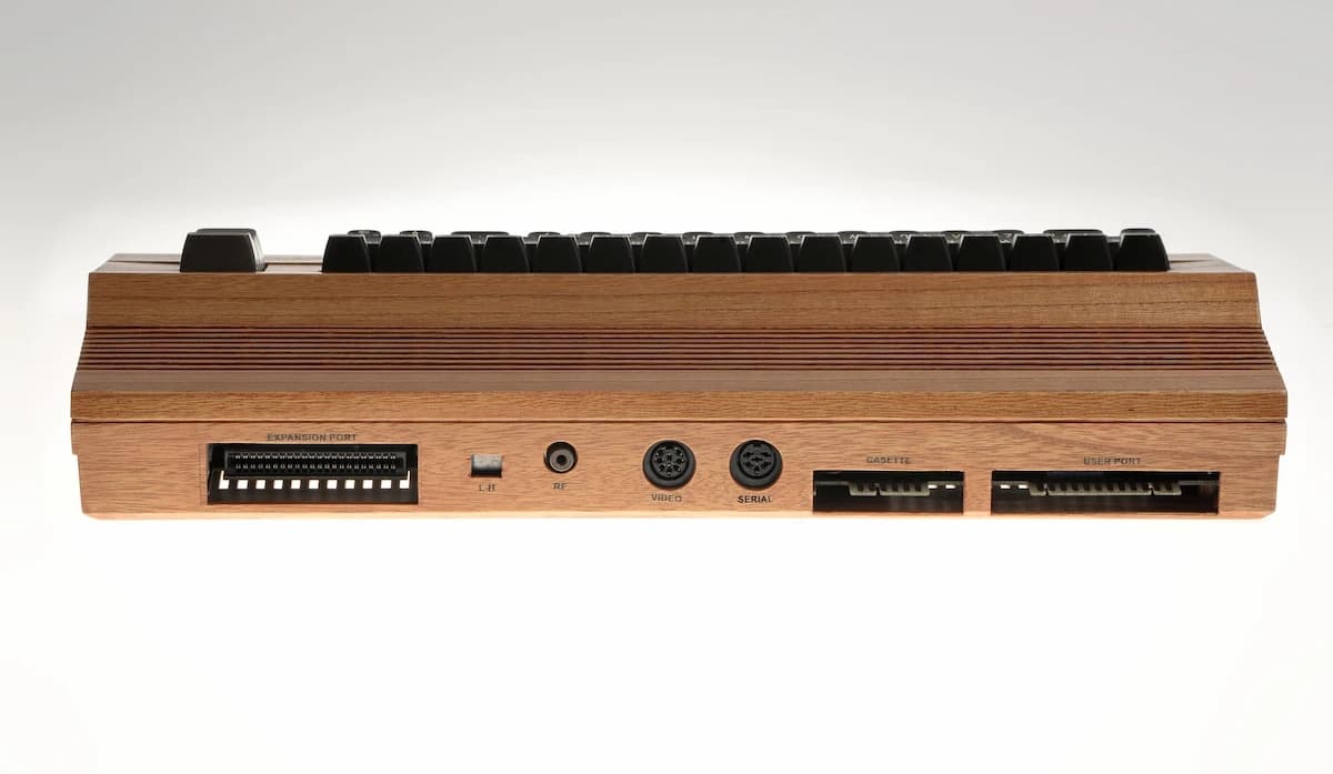 Wooden C64, bottom view of the handcrafted case