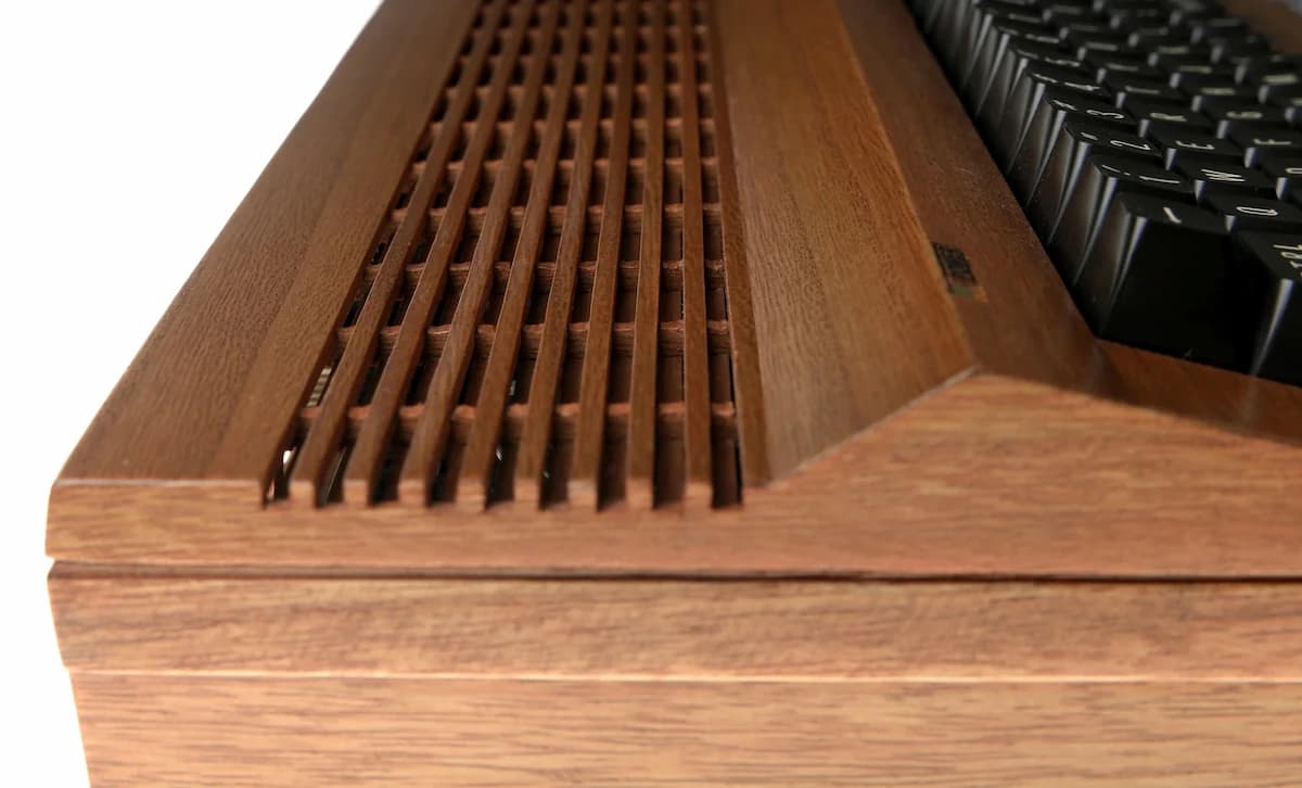 Wooden C64 power supply, side and rear detail