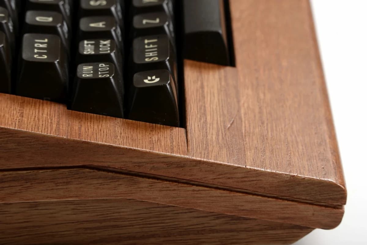 Wooden C64 and PSU, complete setup on display
