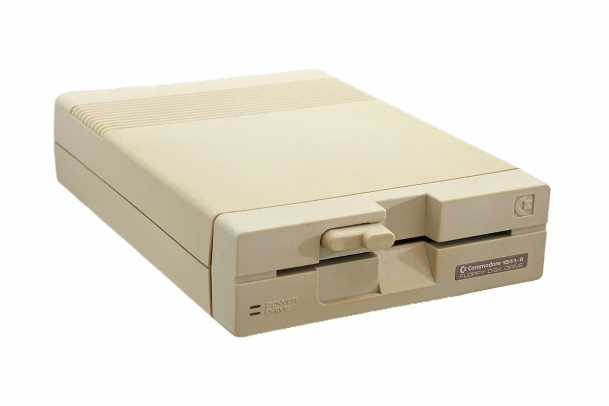 Commodore 1541-II floppy disk drive, slim improved model from 1988